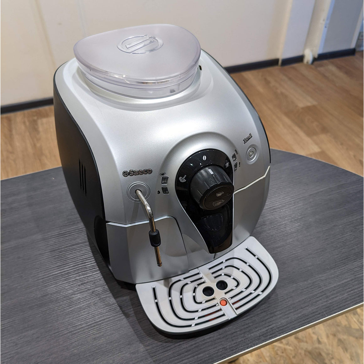 Кофемашина Saeco Xsmall Silver Black HD8745/19 БУ
