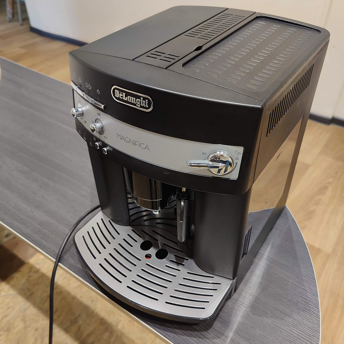 Кофемашина Delonghi Magnifica ESAM 3000 B БУ — изображение 3