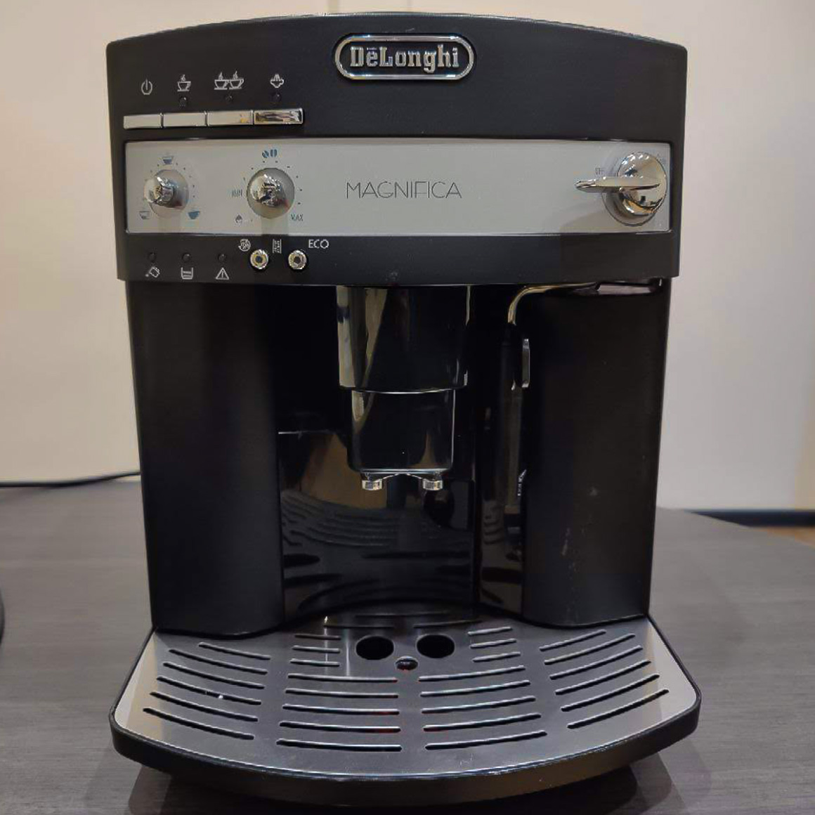 Кофемашина Delonghi Magnifica ESAM 3000 B БУ — изображение 4