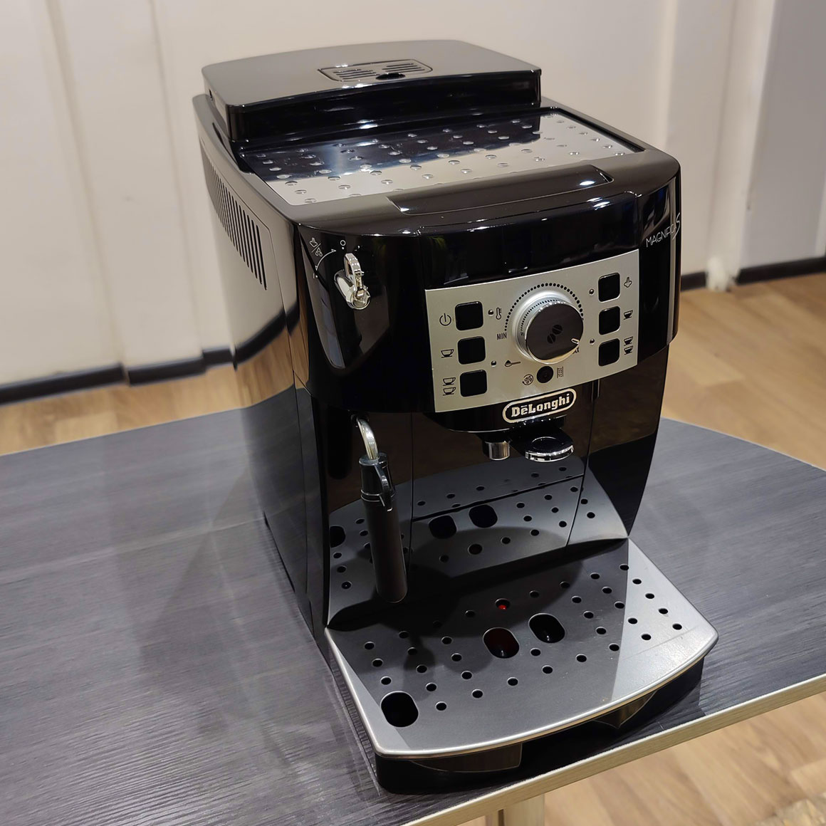 Кофемашина Delonghi Magnifica S ECAM 22.110 B БУ — изображение 2