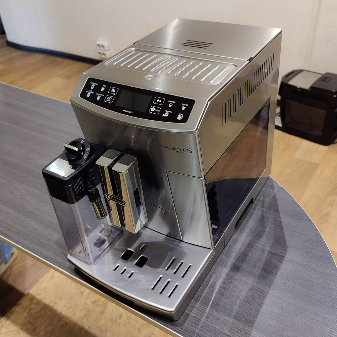 Кофемашина Delonghi PrimaDonna S Evo Deluxe ECAM 510.55 M БУ — изображение 2