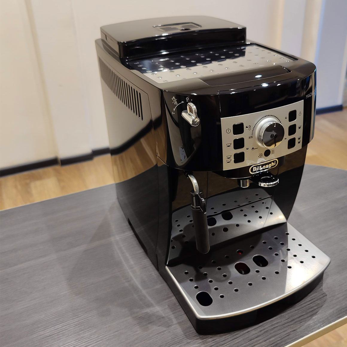 Кофемашина Delonghi Magnifica S ECAM 22.110 B БУ — изображение 4