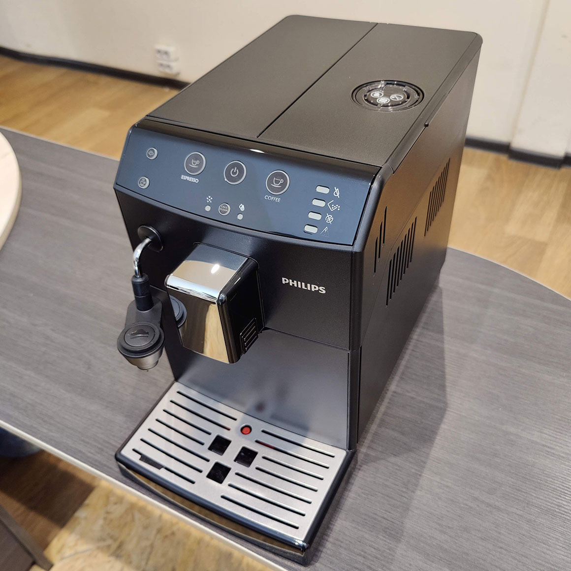 Кофемашина Philips Series 3000 HD8822 с капучинатором БУ — изображение 2