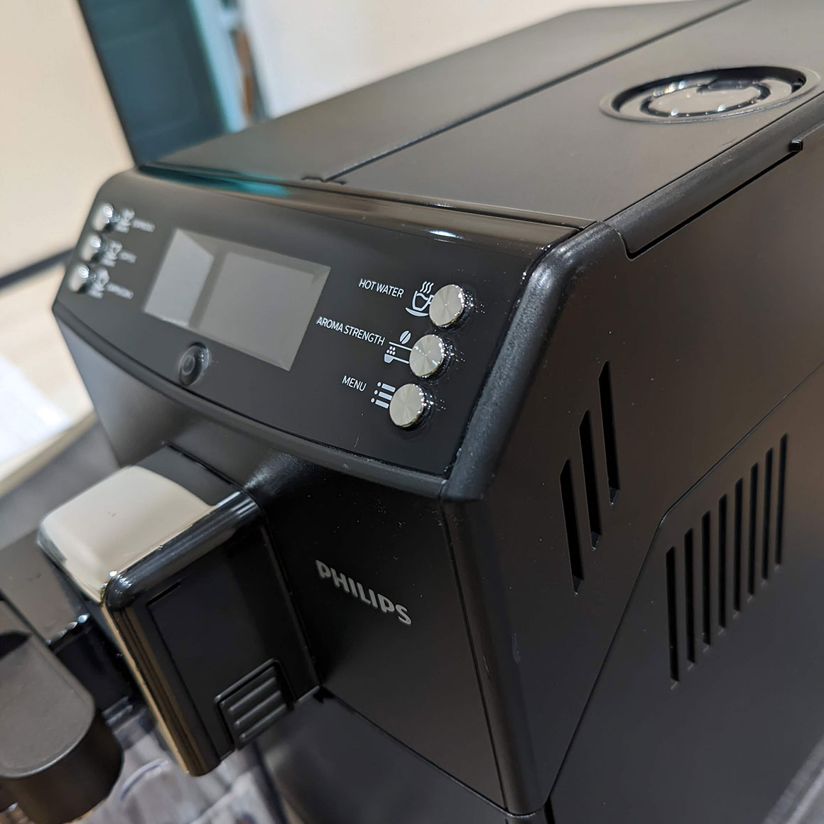 Кофемашина Philips Series 3100 EP3559/00 БУ — изображение 4