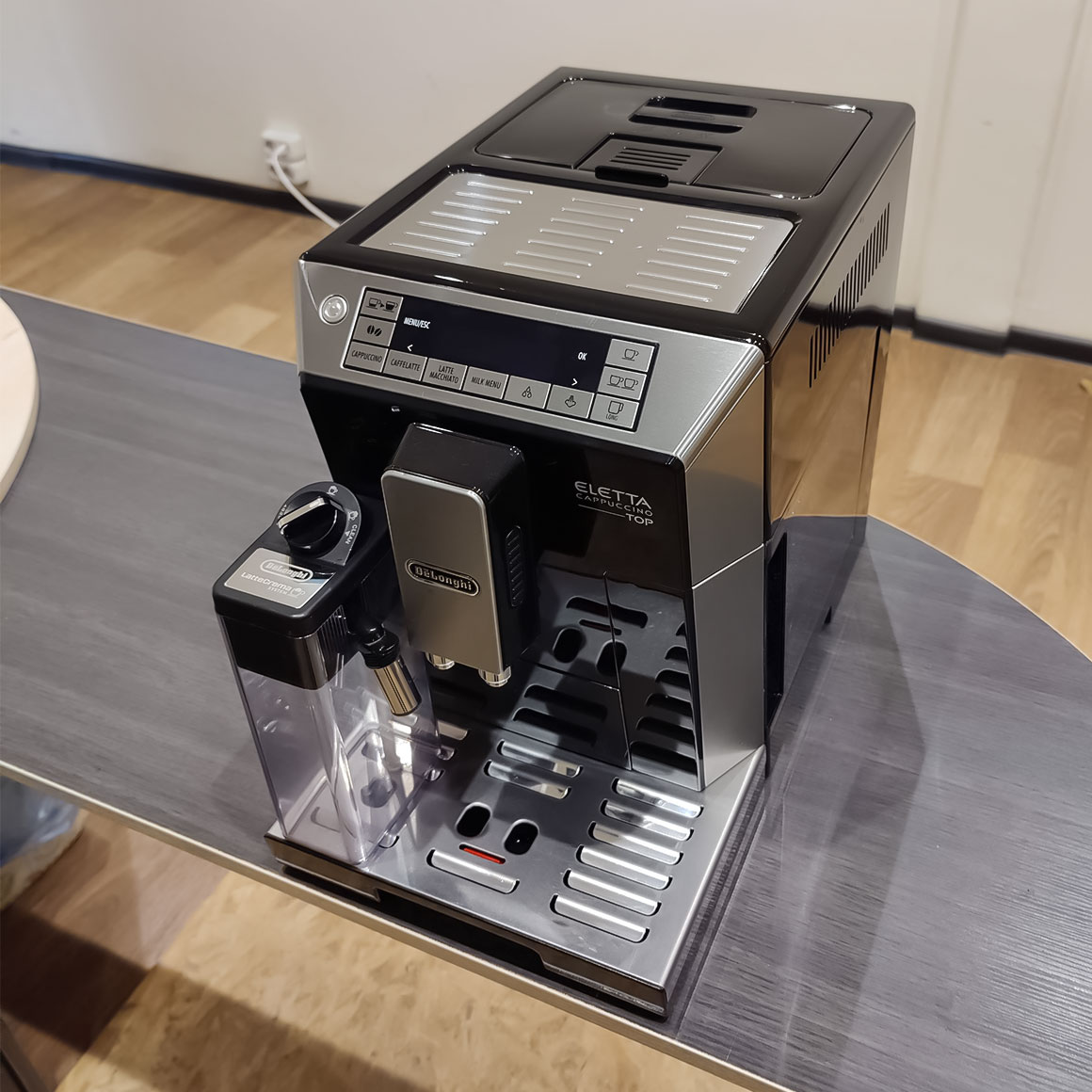 Кофемашина Delonghi Eletta Cappuccino TOP ECAM 45.760 B БУ — изображение 2