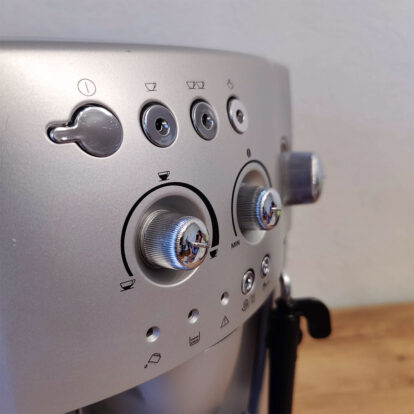 Кофемашина Delonghi Magnifica ESAM 4200 S БУ — изображение 3